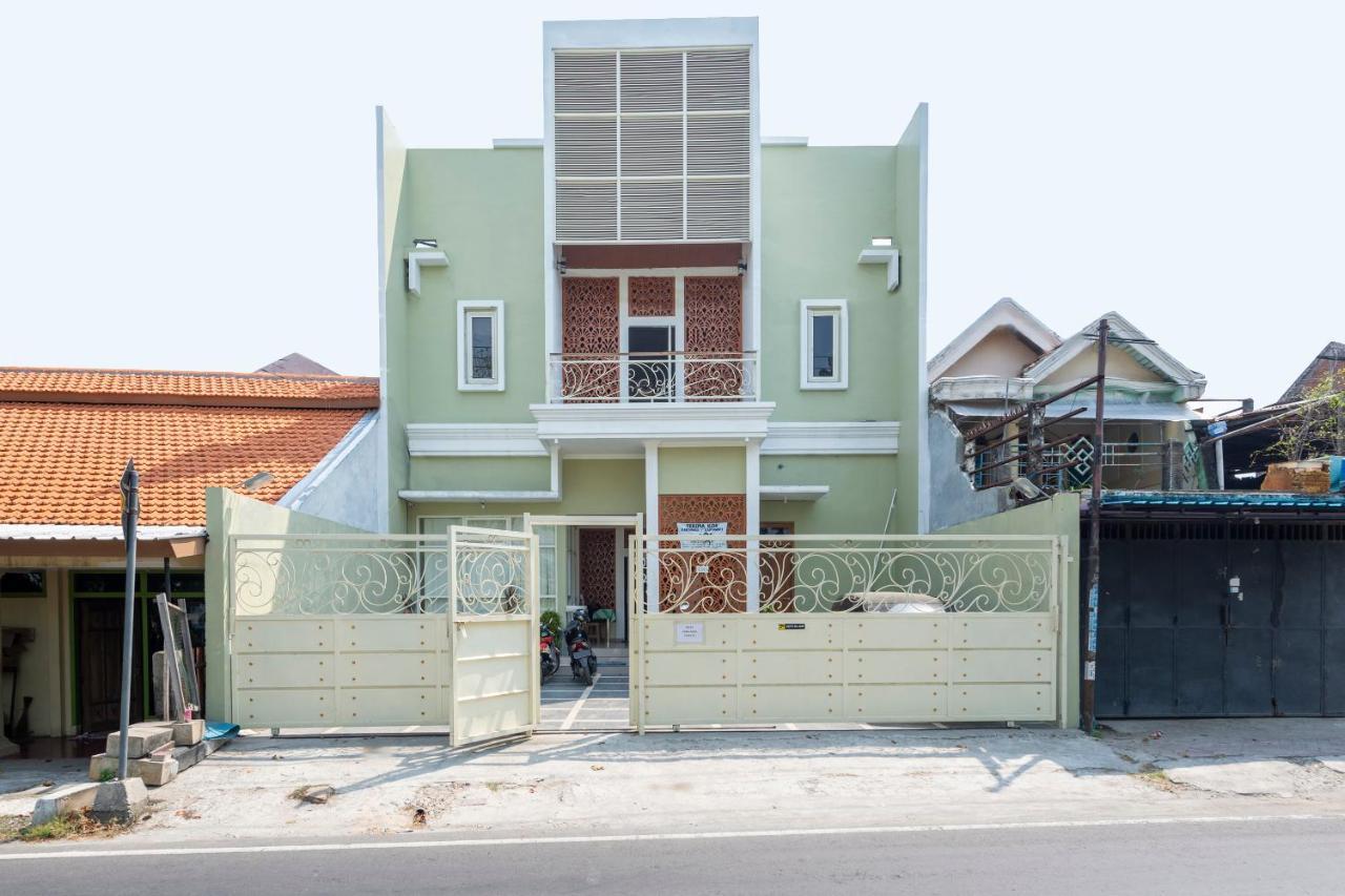 Oyo 3706 Griya Tentrem Syariah Lamongan Exteriér fotografie